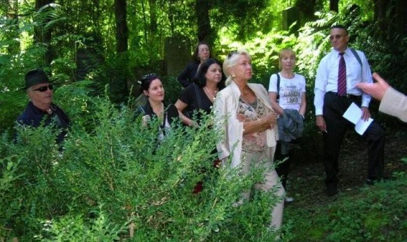 Tera-Vienna am Jüdischen Friedhof Klosterneuburg