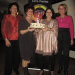 Einige Tera-Vienna Gründungsmitgliederinnen mit Torte