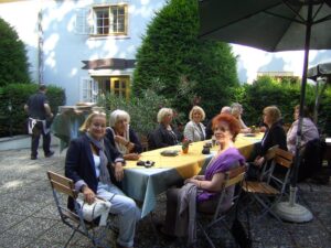 Stärkung in der Schloss-Taverne Stärkung in der Schloss-Taverne