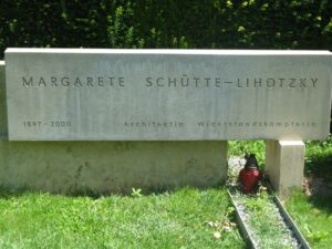 Grab der Architektin und Widerstandskämpferin Margarete Schütte-Lihotzky Grab der Architektin und Widerstandskämpferin Margarete Schütte-Lihotzky
