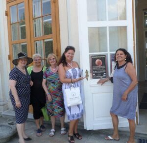SAM_1728 Vor der Führung durch die Ausstellung