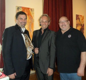 SAM_8640 v. links nach rechts: Dr. Thomas Eder, Moderator Volker Grohskopf, Tontechniker und Sänger Leon Taudien